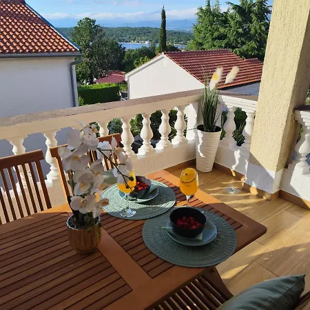 Orhidelia Apartment
