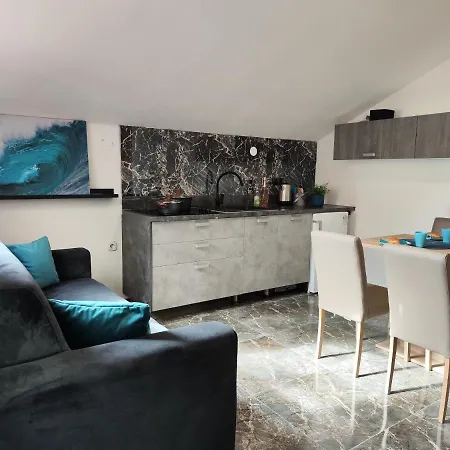 Orhidelia Apartment *