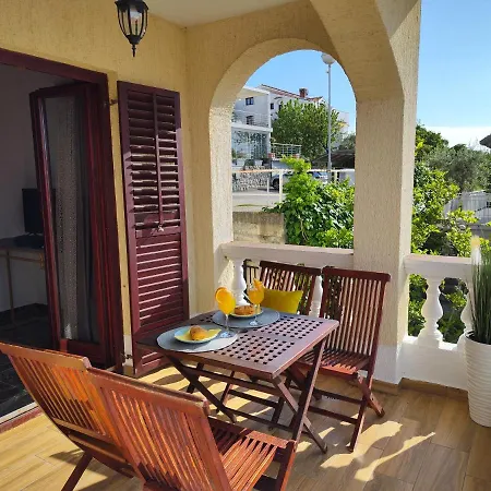Orhidelia Apartment