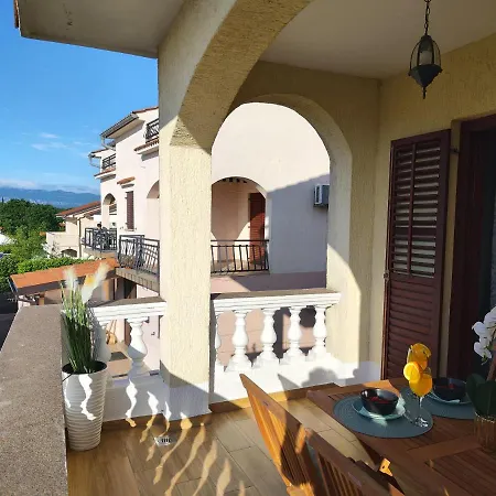 Orhidelia Apartment *