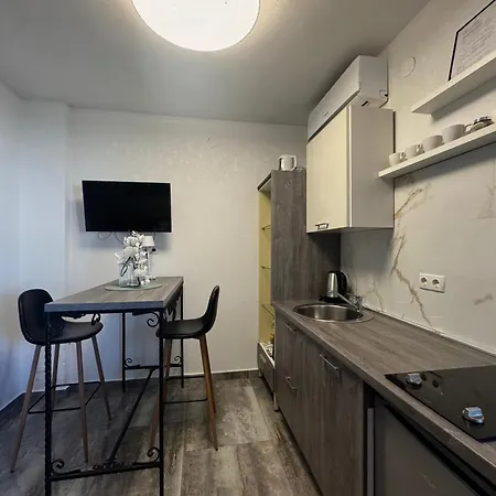 Orhidelia Apartment *