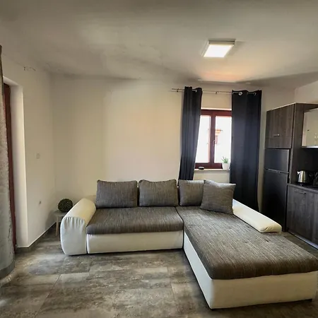 Orhidelia Apartment