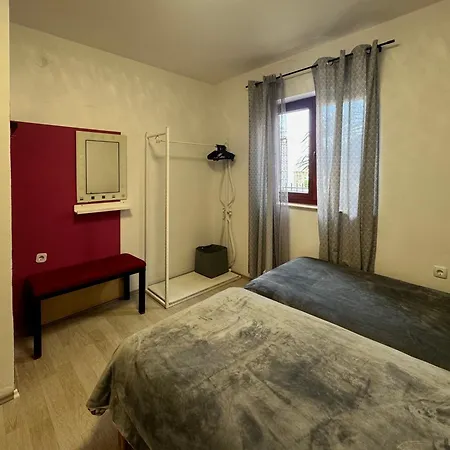 Orhidelia Apartment *