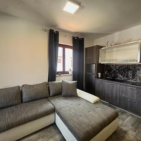 Orhidelia Apartment *